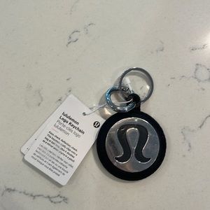 NWT✨ lululemon logo keychain